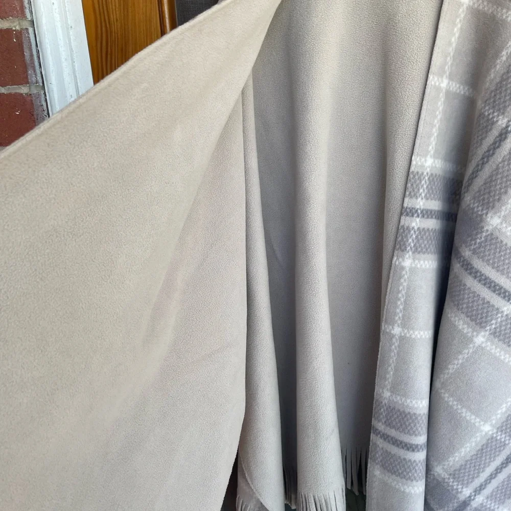 Studio Light Gray Plaid Cozy Wrap - Picture 5 of 7